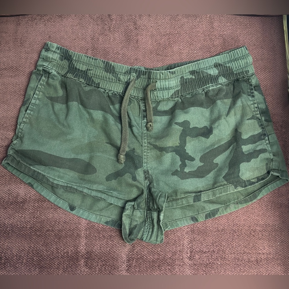 Aritzia TNA Camo Green Athletic Shorts